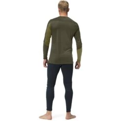 Norrona Falketind Equaliser Merino Round Neck Shirt Met Lange Mouwen Heren - Olive Drab/Olive Night -Norrona norrona falketind equaliser merino round neck men olive drab olive night model 2 1399448