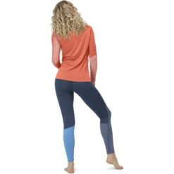 Norrona Falketind Equaliser Merino Round Neck Shirt Met Lange Mouwen Dames - Peach Amber/Orange Alert -Norrona norrona falketind equaliser merino round neck women peach amber orange alert 4 1253617