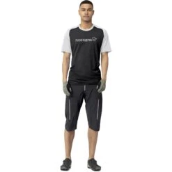 Norrona Fjørå Equaliser Lightweight T-Shirt Heren - Caviar/Light Grey -Norrona norrona fjora equaliser lightweight t shirt men caviar light grey model 1 1399605