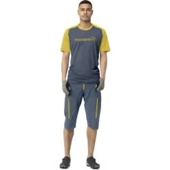 Norrona Fjørå Equaliser Lightweight T-Shirt Heren - Sulphur/Vintage Indigo -Norrona norrona fjora equaliser lightweight t shirt men sulphur vintage indigo model 1 1399611