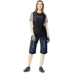 Norrona Fjørå Equaliser Lightweight T-Shirt Dames - Caviar/Light Grey -Norrona norrona fjora equaliser lightweight t shirt women caviar light grey model 1 1399586