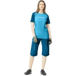 Norrona Fjørå Equaliser Lightweight T-Shirt Dames - Mykonos Blue/Aquarius -Norrona norrona fjora equaliser lightweight t shirt women mykonos blue aquarius model 1 1399588