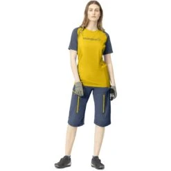 Norrona Fjørå Equaliser Lightweight T-Shirt Dames - Sulphur/Vintage Indigo -Norrona norrona fjora equaliser lightweight t shirt women sulphur vintage indigo model 1 1399594