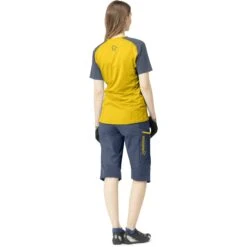Norrona Fjørå Equaliser Lightweight T-Shirt Dames - Sulphur/Vintage Indigo -Norrona norrona fjora equaliser lightweight t shirt women sulphur vintage indigo model 2 1399596