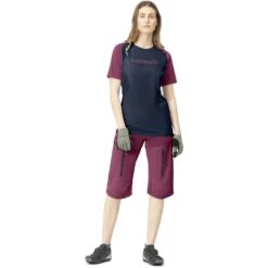 Norrona Fjørå Equaliser Lightweight T-Shirt Dames - Violet Quartz/Indigo Night -Norrona norrona fjora equaliser lightweight t shirt women violet quartz indigo night model 1 1399599