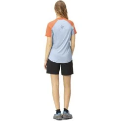 Norrona Senja Equaliser Lightweight T-Shirt Dames - Flamingo -Norrona norrona senja equaliser lightweight t shirt women flamingo model 2 1399842