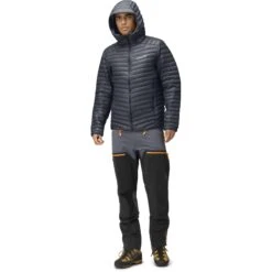 Norrona Trollveggen Superlight Down850 Hood Donsjas Heren - Cool Black 8 Norrona Trollveggen Superlight Down850 Hood Donsjas Heren - Cool Black -Norrona norrona trollveggen superlight down850 hood jacket men cool black 3 1258401